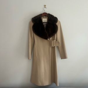 Kate Spade tan wool coat with brown faux fur in an excellent condition, size 00